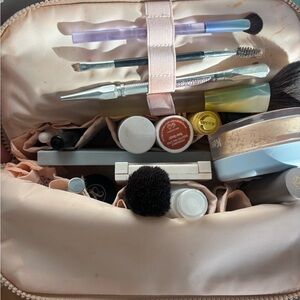 Women’s Cosmetic Travel Case - Cream medium